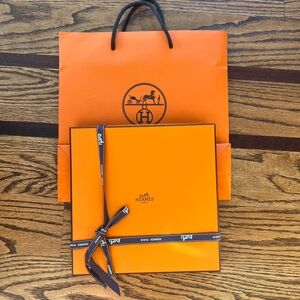 hermes square orange box with shopping bag and ribbon